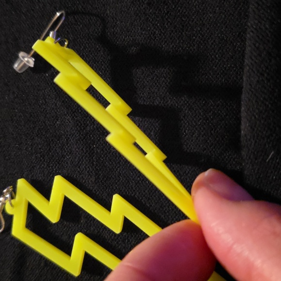 Neon Yellow Plastic Lightning Strike Fashion Earrings - Picture 3 of 3